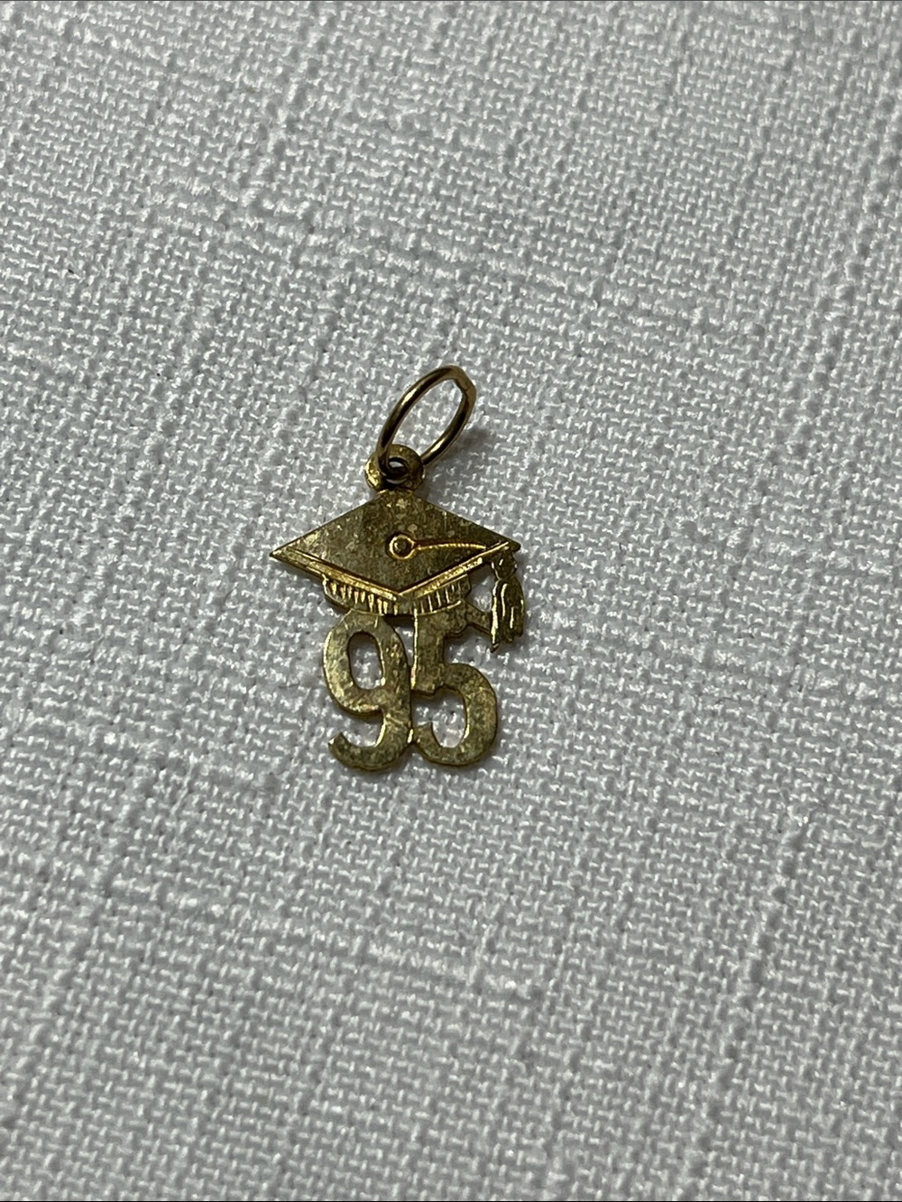 10k yellow gold GRAD 95 charm pendant
.44 grams
Stamped